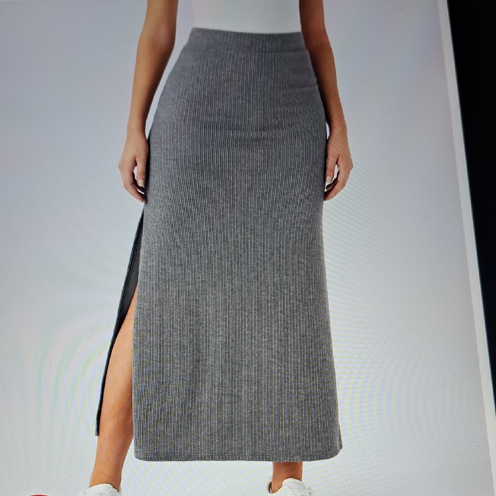 MEDIUM   HALARA RIBBED SPLIT HEM MAXI SKIRT
